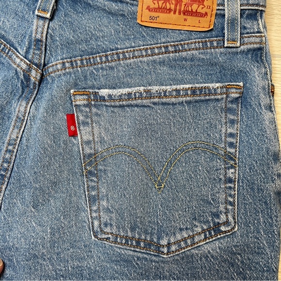 Levi’s 501 Short Raw Hen Destroyed Blue Jean Shorts Button Fly Womens size W26 - Picture 7 of 12